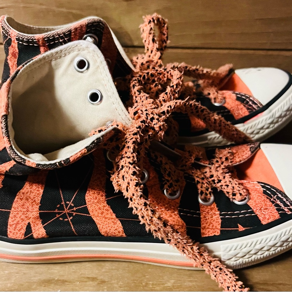 Converse x Dr Woo on the eye on the toe caps and under the clear outsole size 2 - Picture 7 of 9